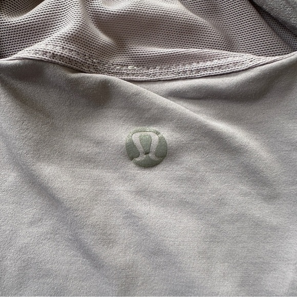 Lululemon Twist Back Tank Women's size 6 Built in bra Light Purple - Picture 8 of 16